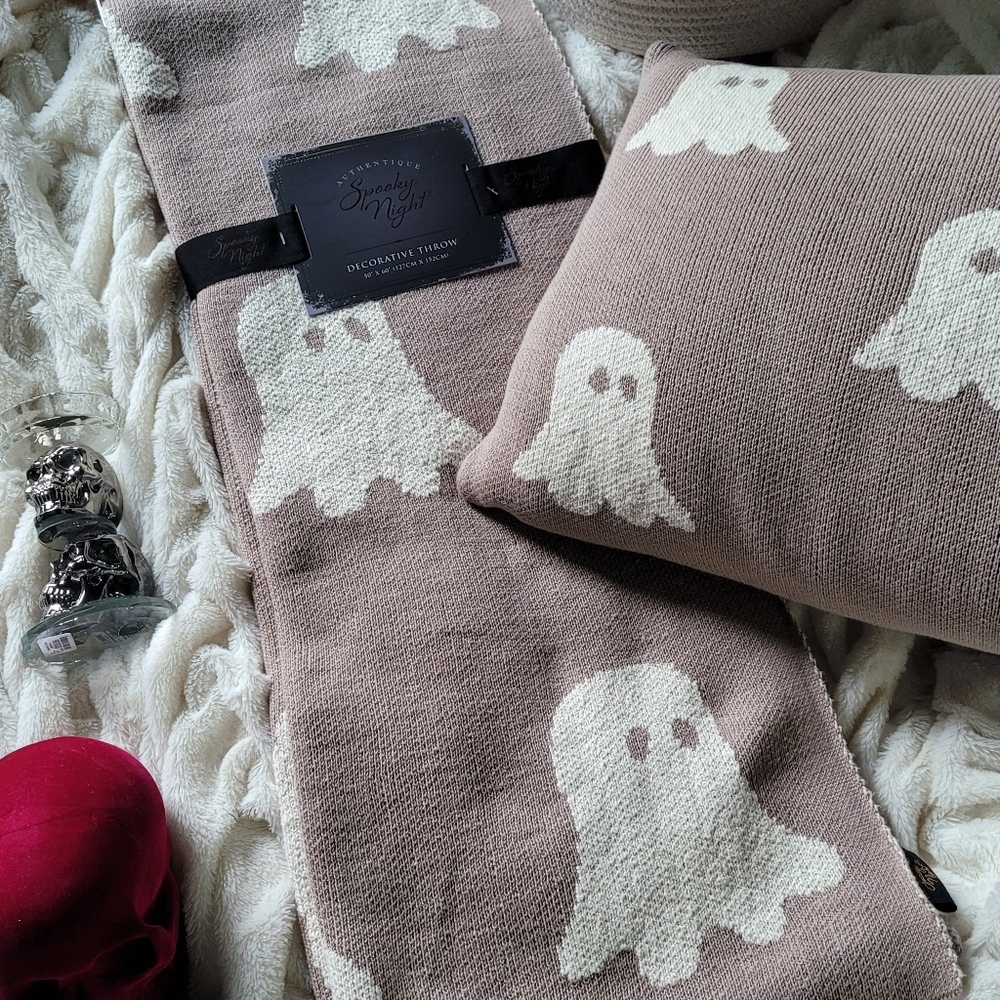 🚫RESERVED🚫🤎🤍👻Viral Ghost Blanket👻🤍🤎 - Picture 6 of 8
